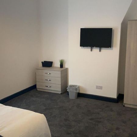 Houghton Guest House 1 Stoke-on-Trent Екстериор снимка