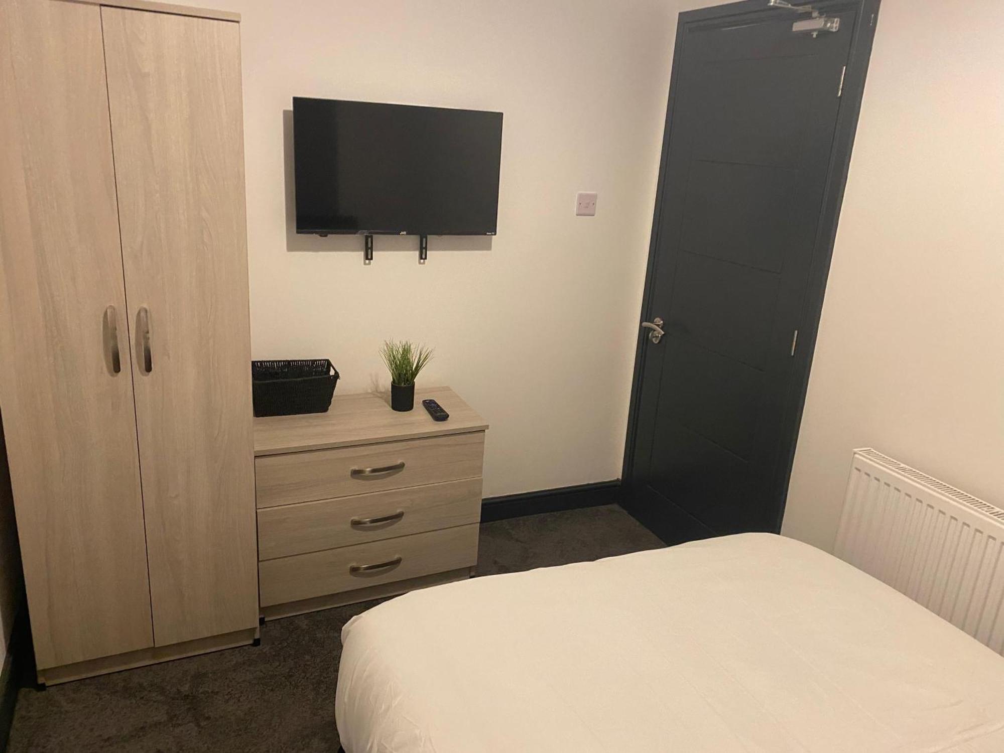 Houghton Guest House 1 Stoke-on-Trent Екстериор снимка