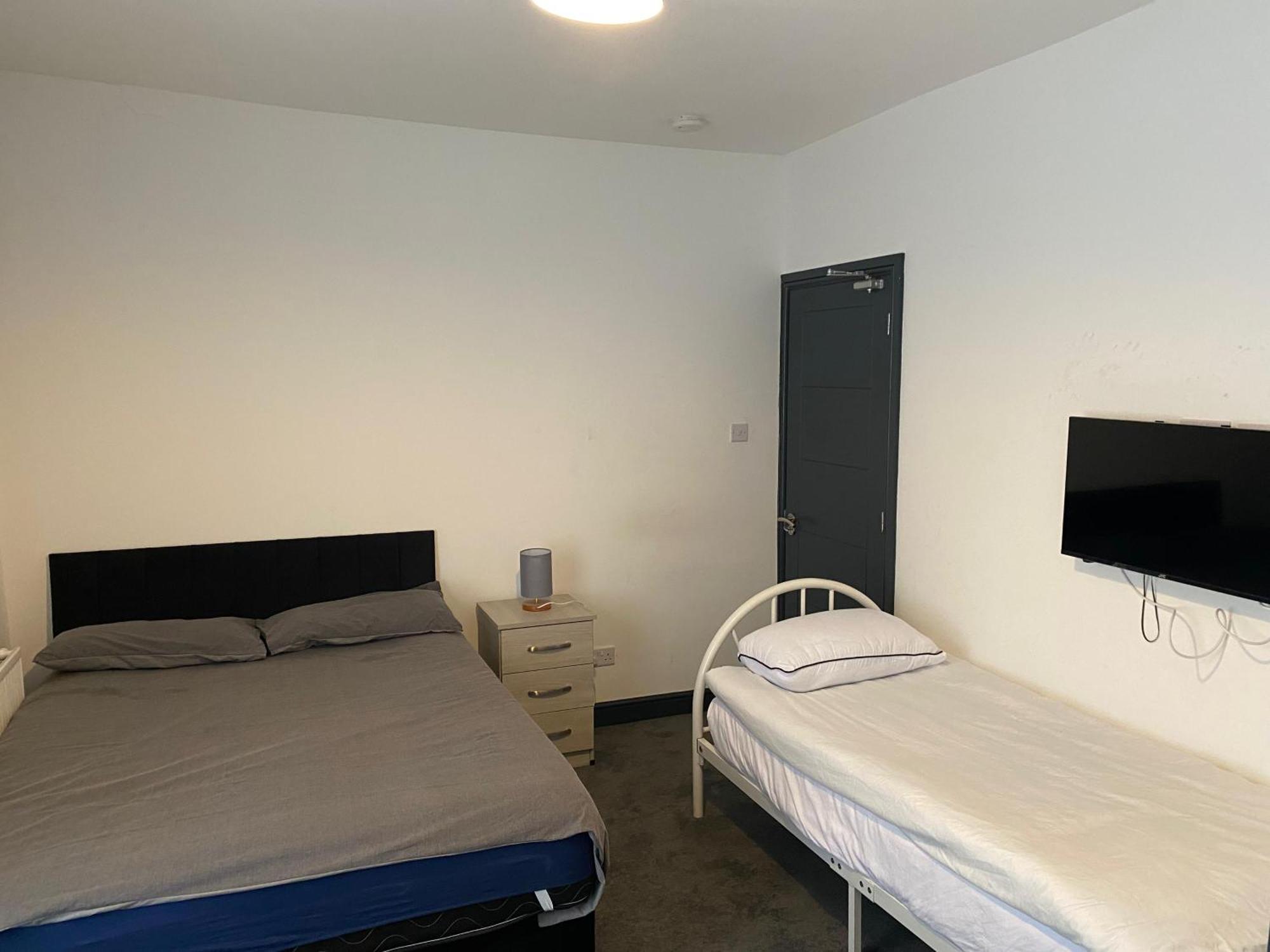Houghton Guest House 1 Stoke-on-Trent Екстериор снимка