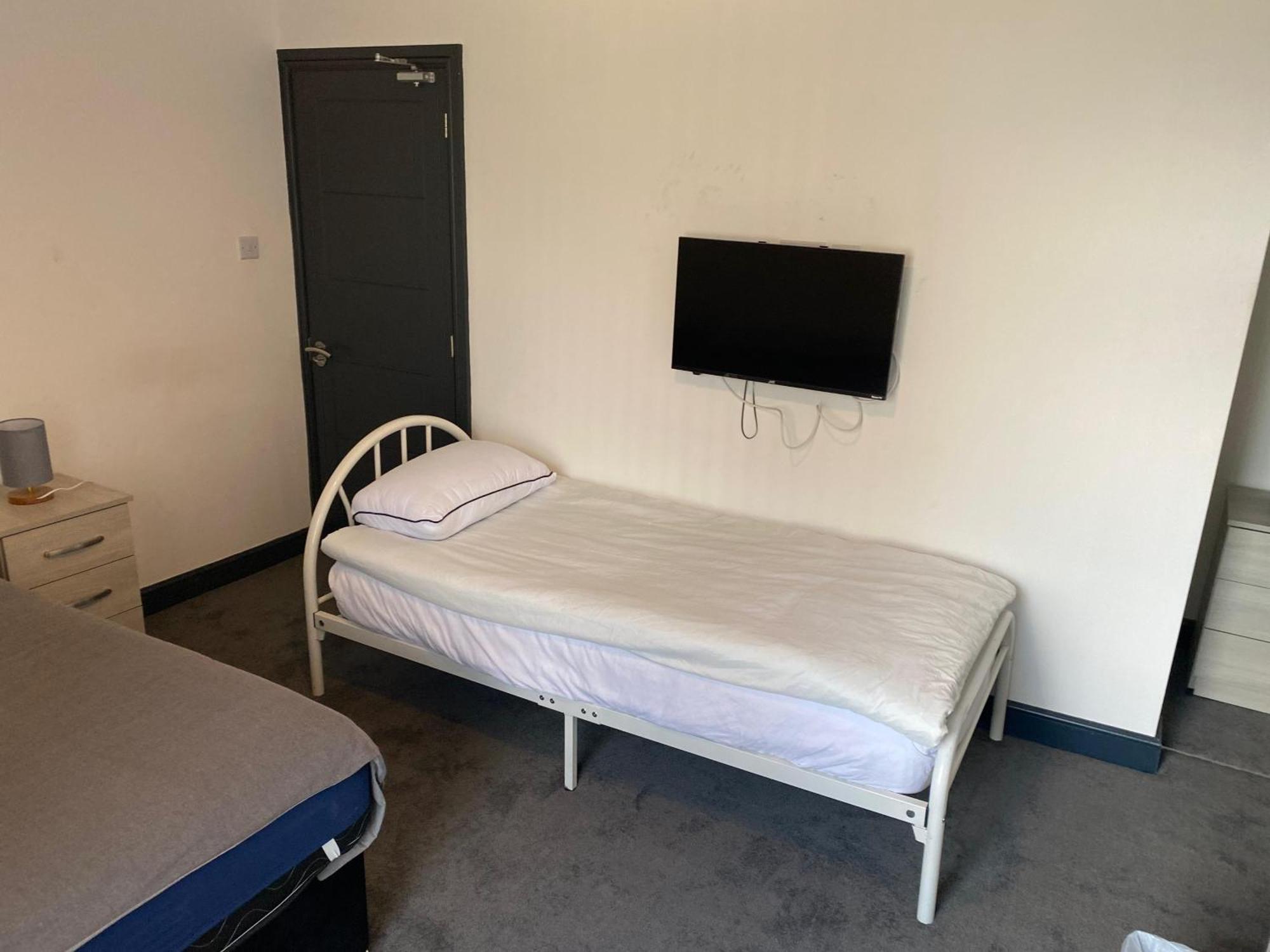 Houghton Guest House 1 Stoke-on-Trent Екстериор снимка