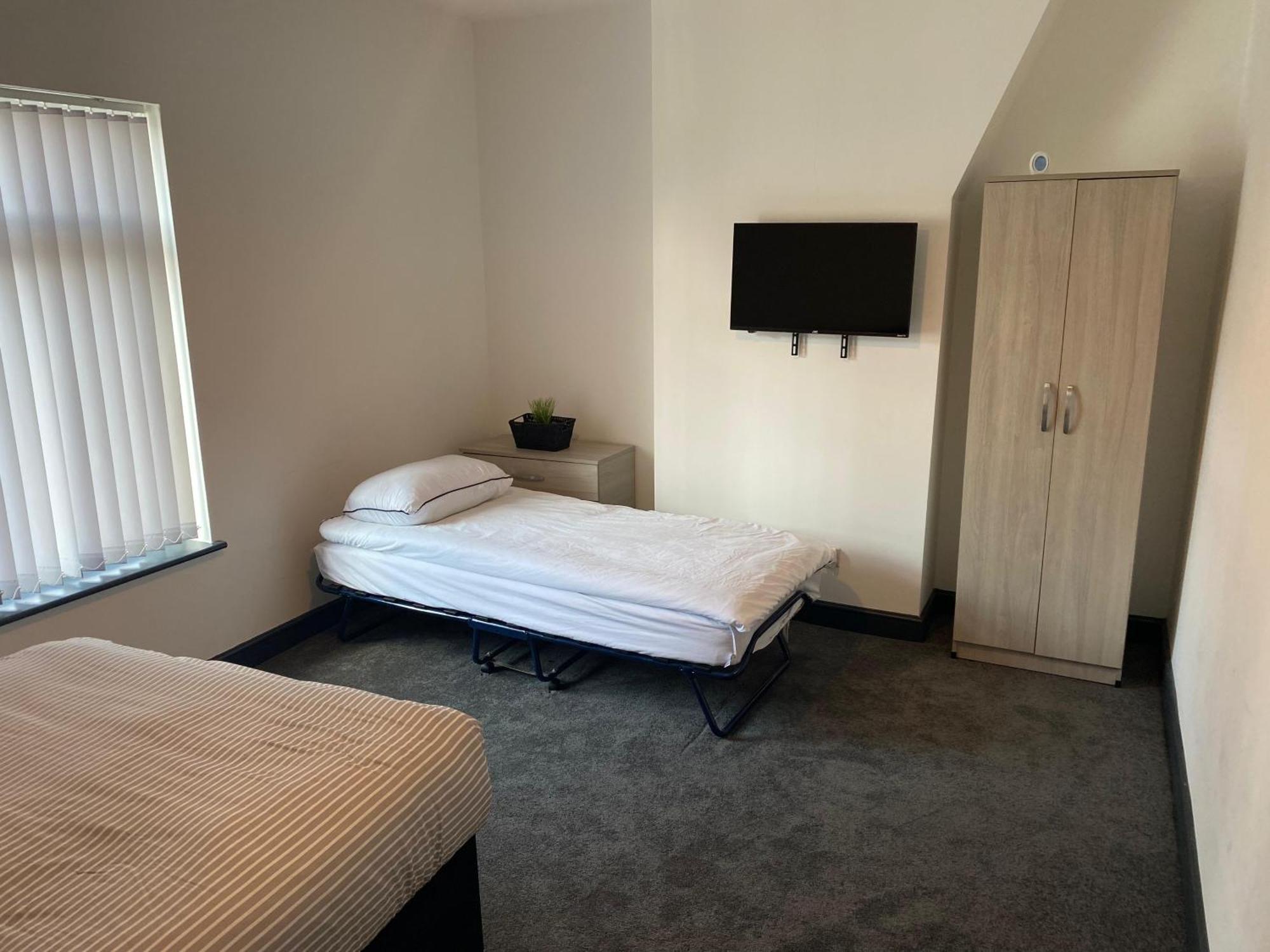 Houghton Guest House 1 Stoke-on-Trent Екстериор снимка